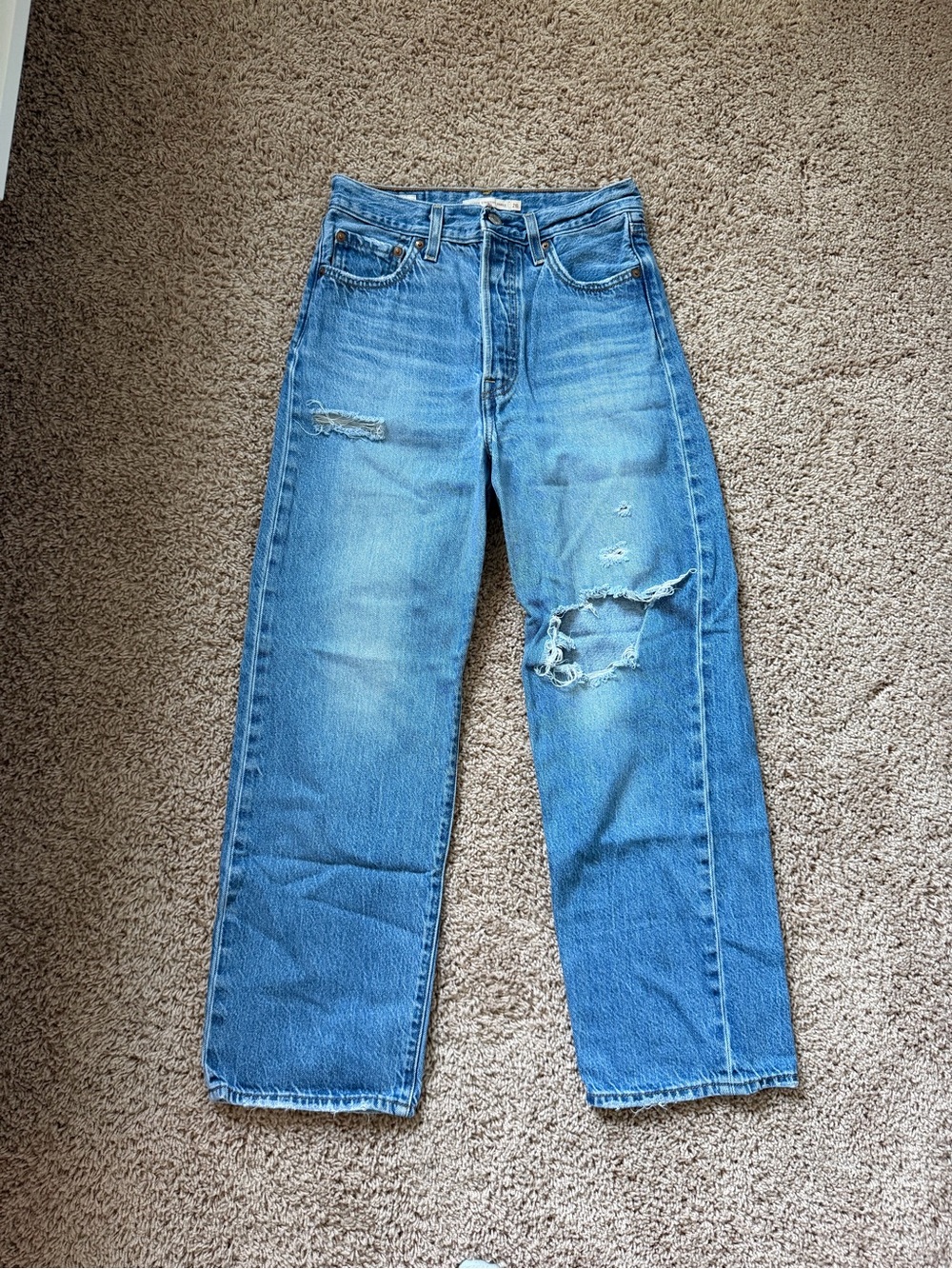 Levi’s Ribcage Straight Ankle Distressed jeans (Urban Outfitters)